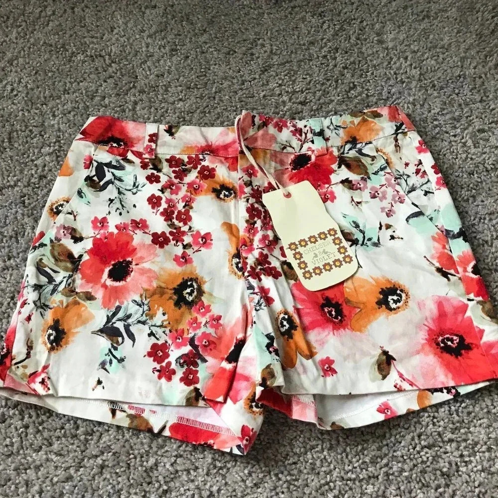 NWT Chelsea & Violet Floral Shorts